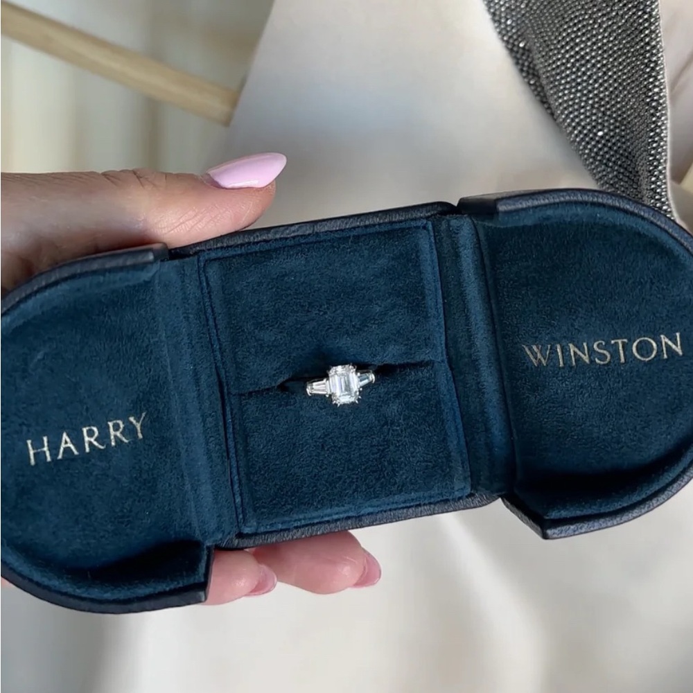 Harry Winston White and Gold Diamond Grading Report Document